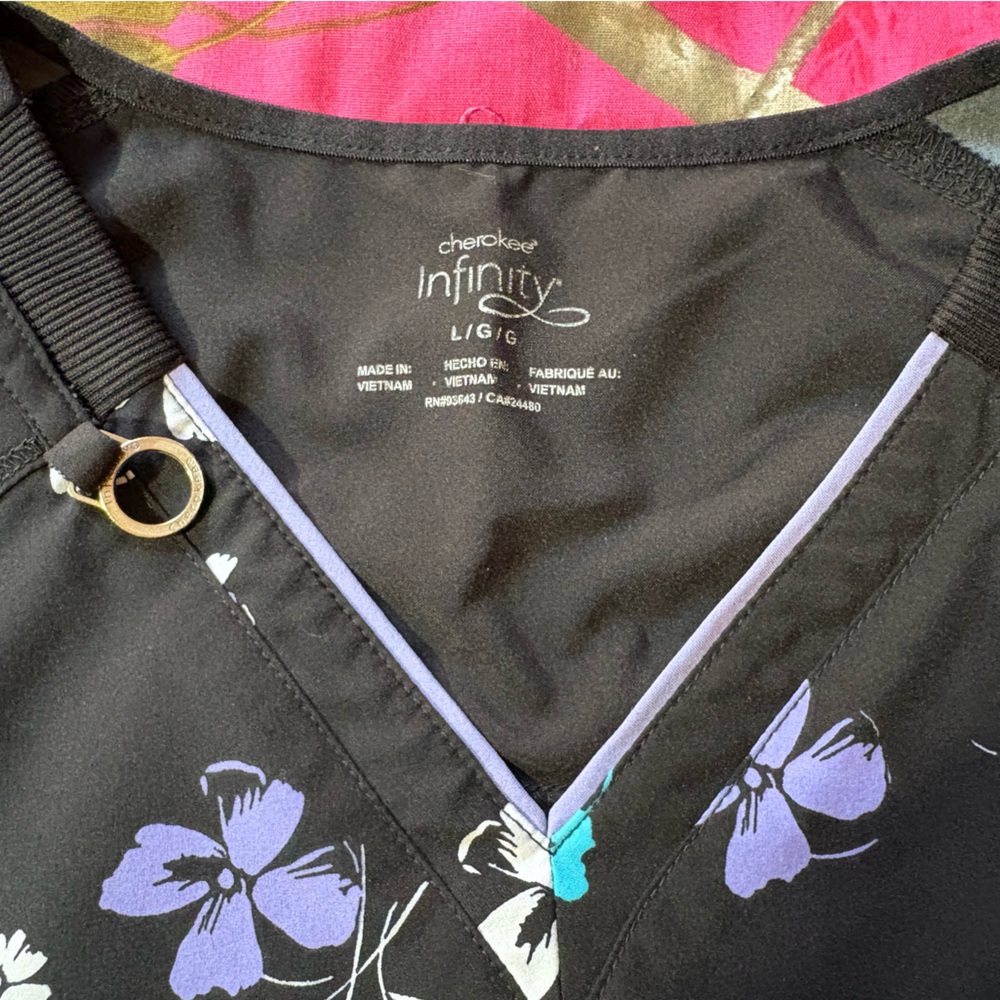 Cherokee Infinity Scrub Top - Picture 3 of 6